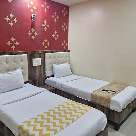 Hotel Crystal Park Near Nesco Exhibition Center Mumbai Kültér fotó
