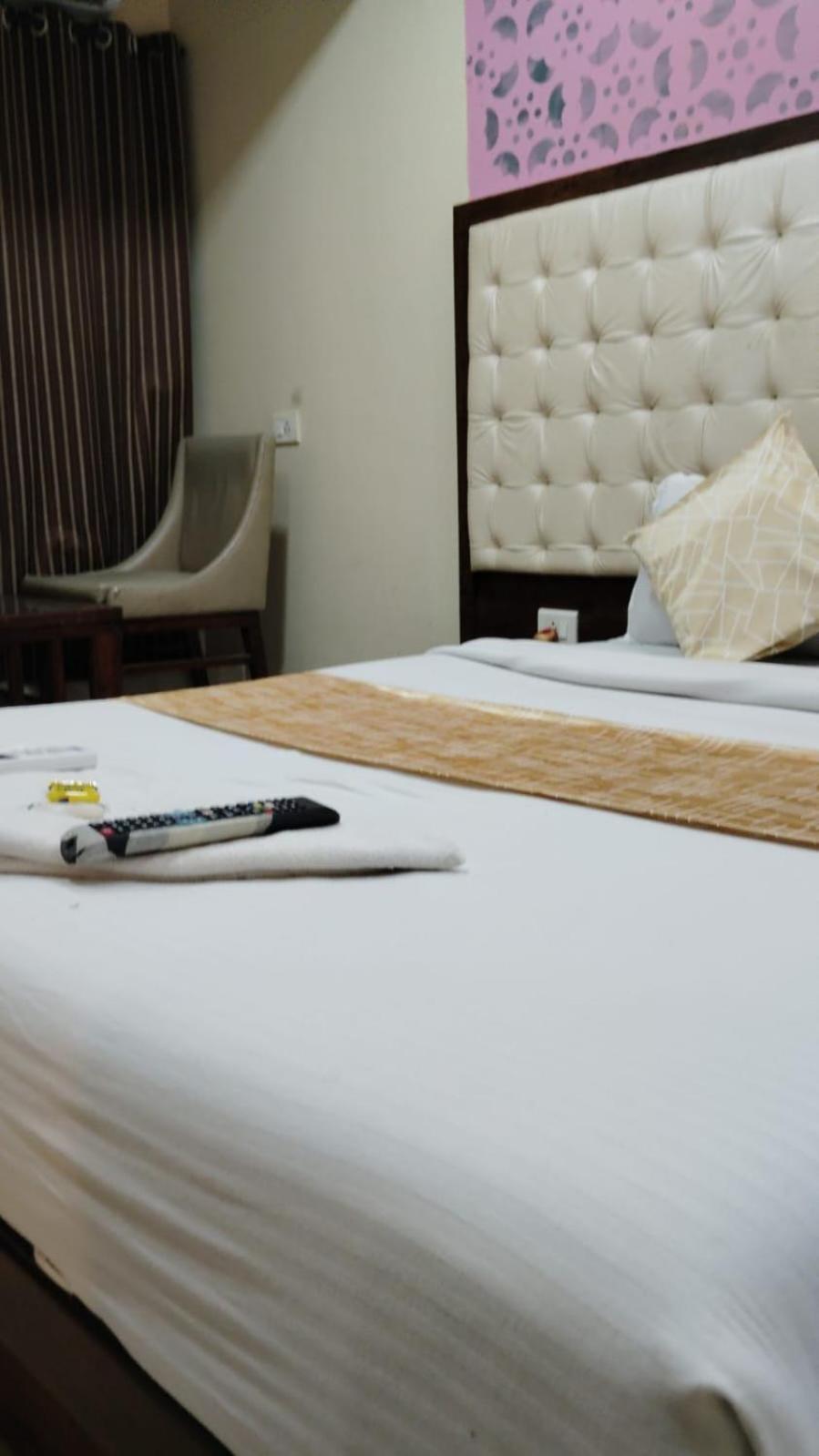 Hotel Crystal Park Near Nesco Exhibition Center Mumbai Kültér fotó