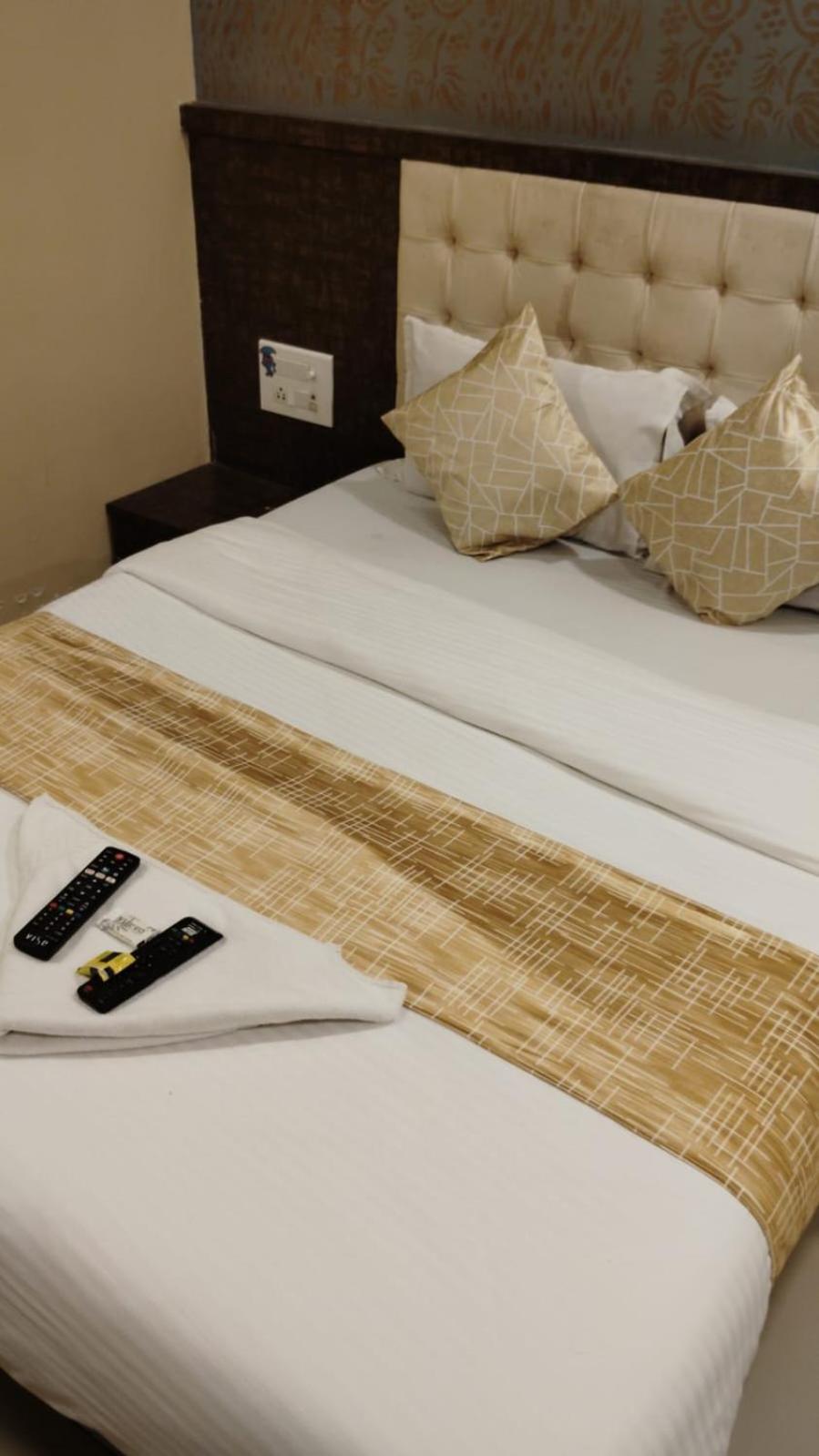 Hotel Crystal Park Near Nesco Exhibition Center Mumbai Kültér fotó