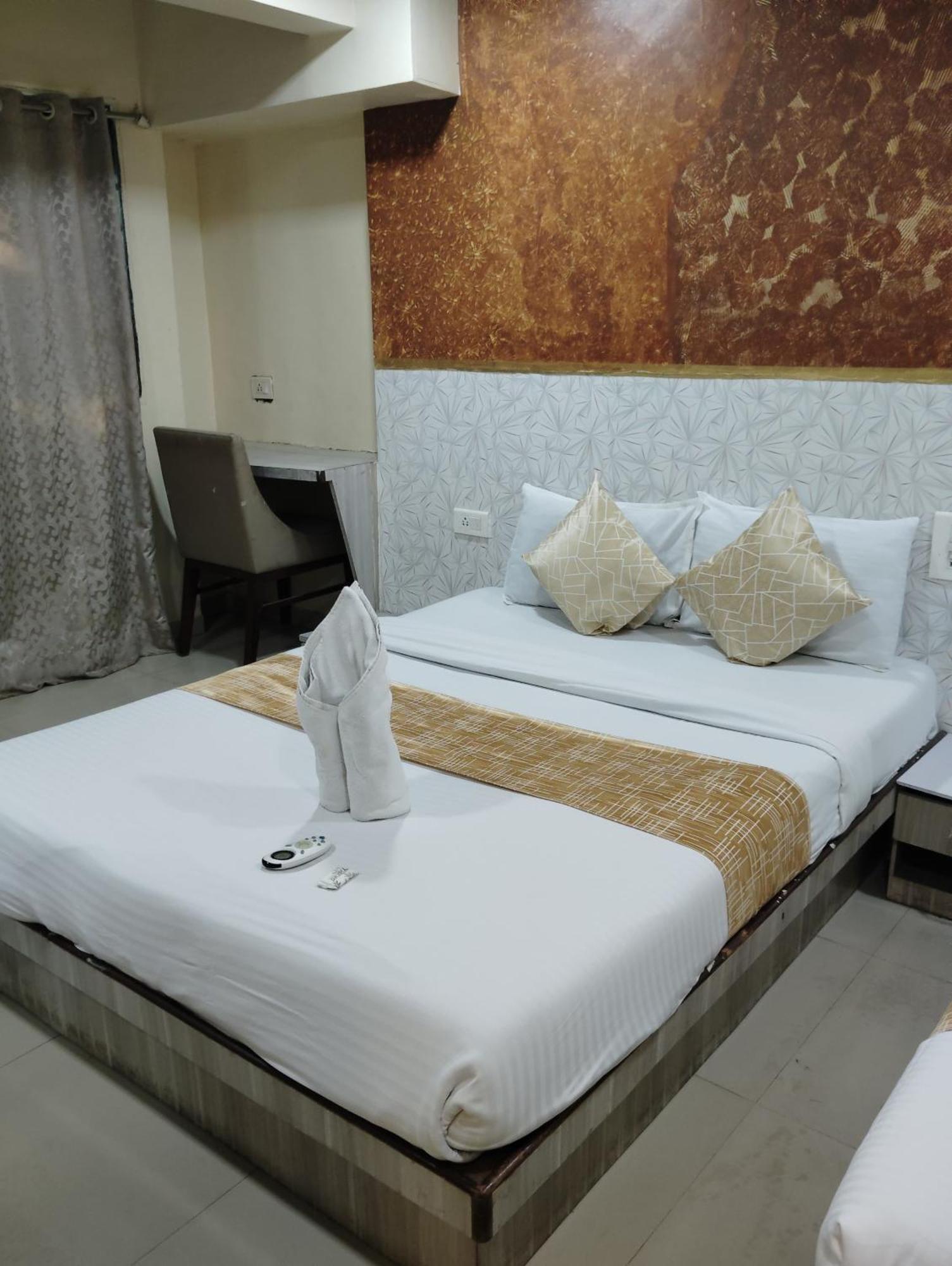Hotel Crystal Park Near Nesco Exhibition Center Mumbai Kültér fotó