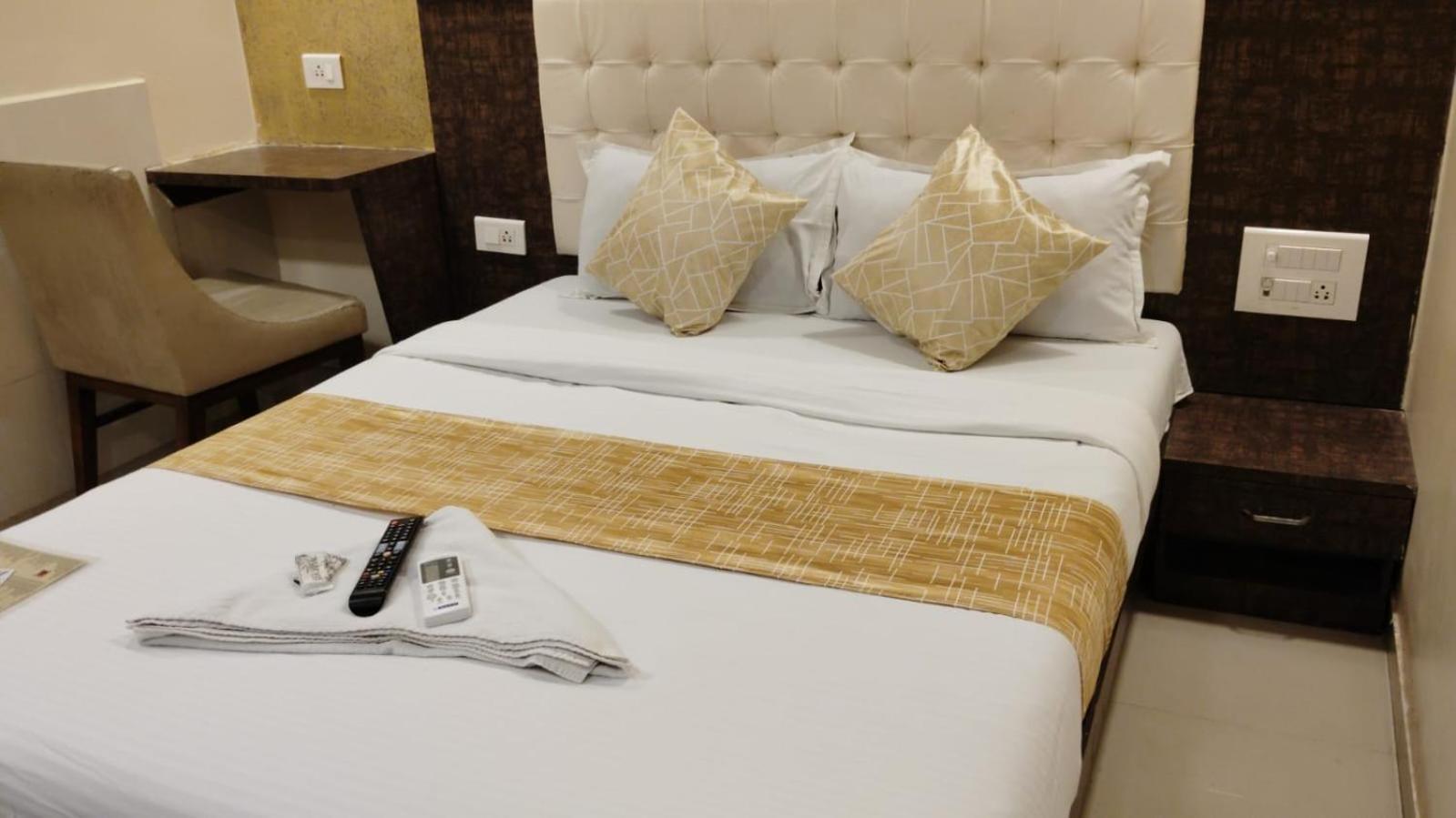 Hotel Crystal Park Near Nesco Exhibition Center Mumbai Kültér fotó