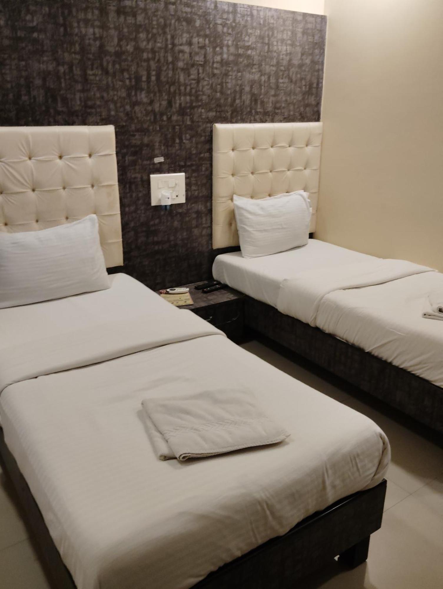 Hotel Crystal Park Near Nesco Exhibition Center Mumbai Kültér fotó