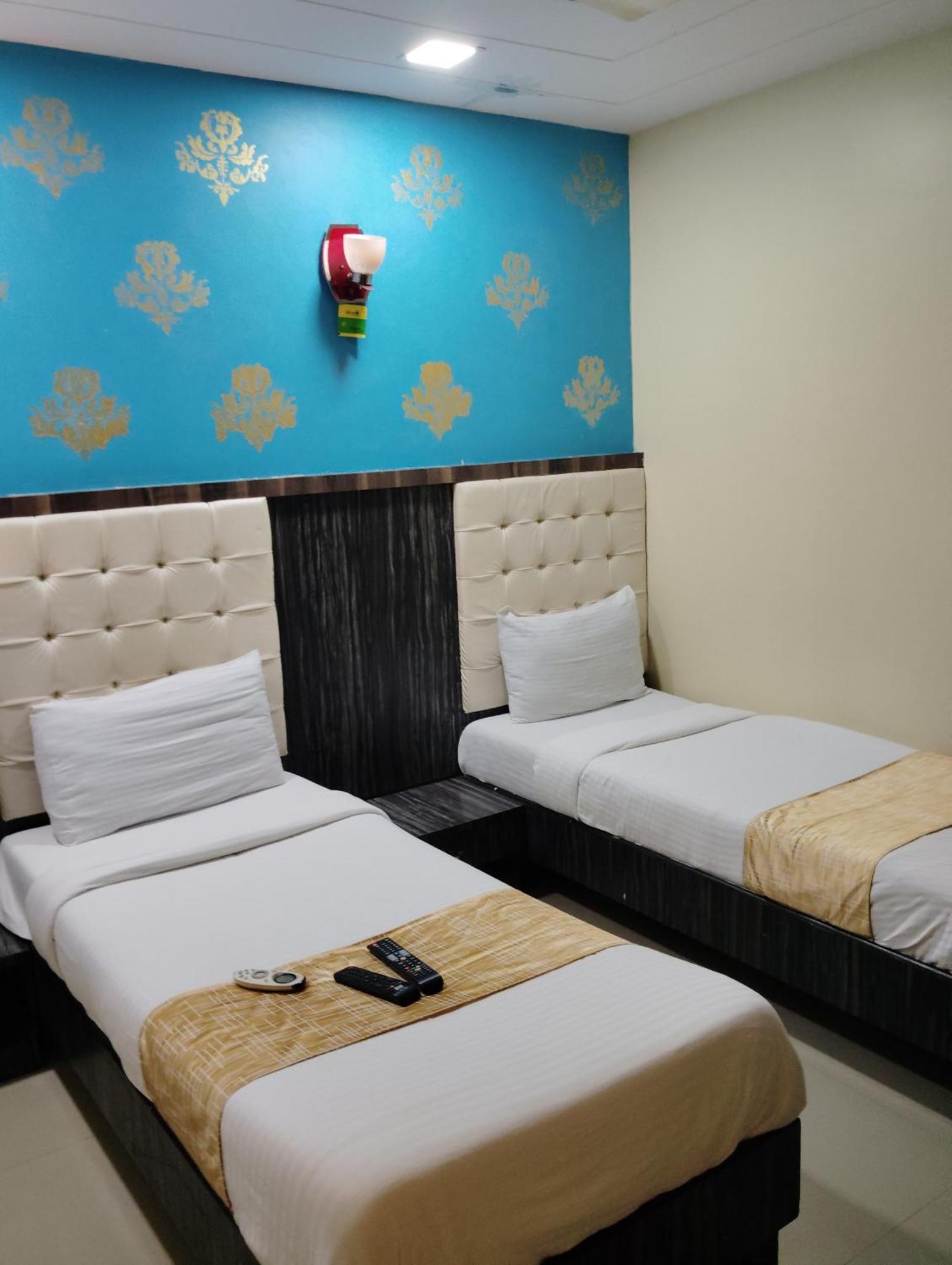 Hotel Crystal Park Near Nesco Exhibition Center Mumbai Kültér fotó