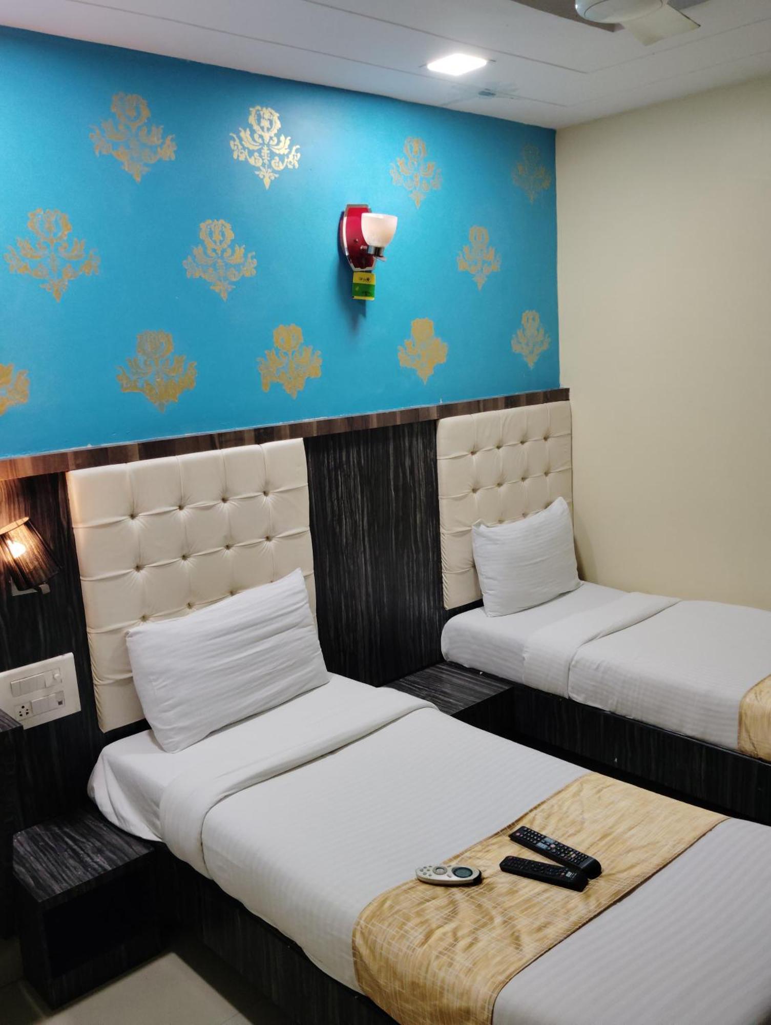 Hotel Crystal Park Near Nesco Exhibition Center Mumbai Kültér fotó