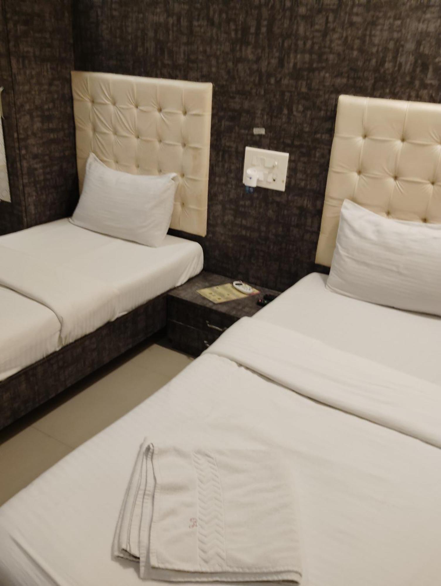 Hotel Crystal Park Near Nesco Exhibition Center Mumbai Kültér fotó
