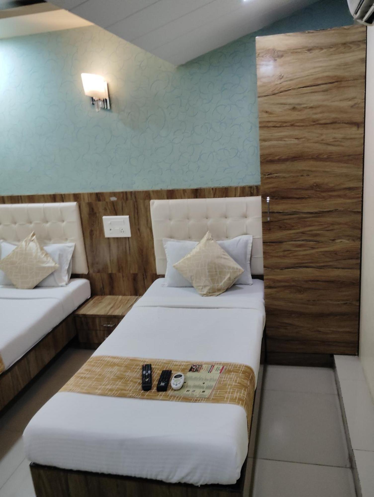 Hotel Crystal Park Near Nesco Exhibition Center Mumbai Kültér fotó
