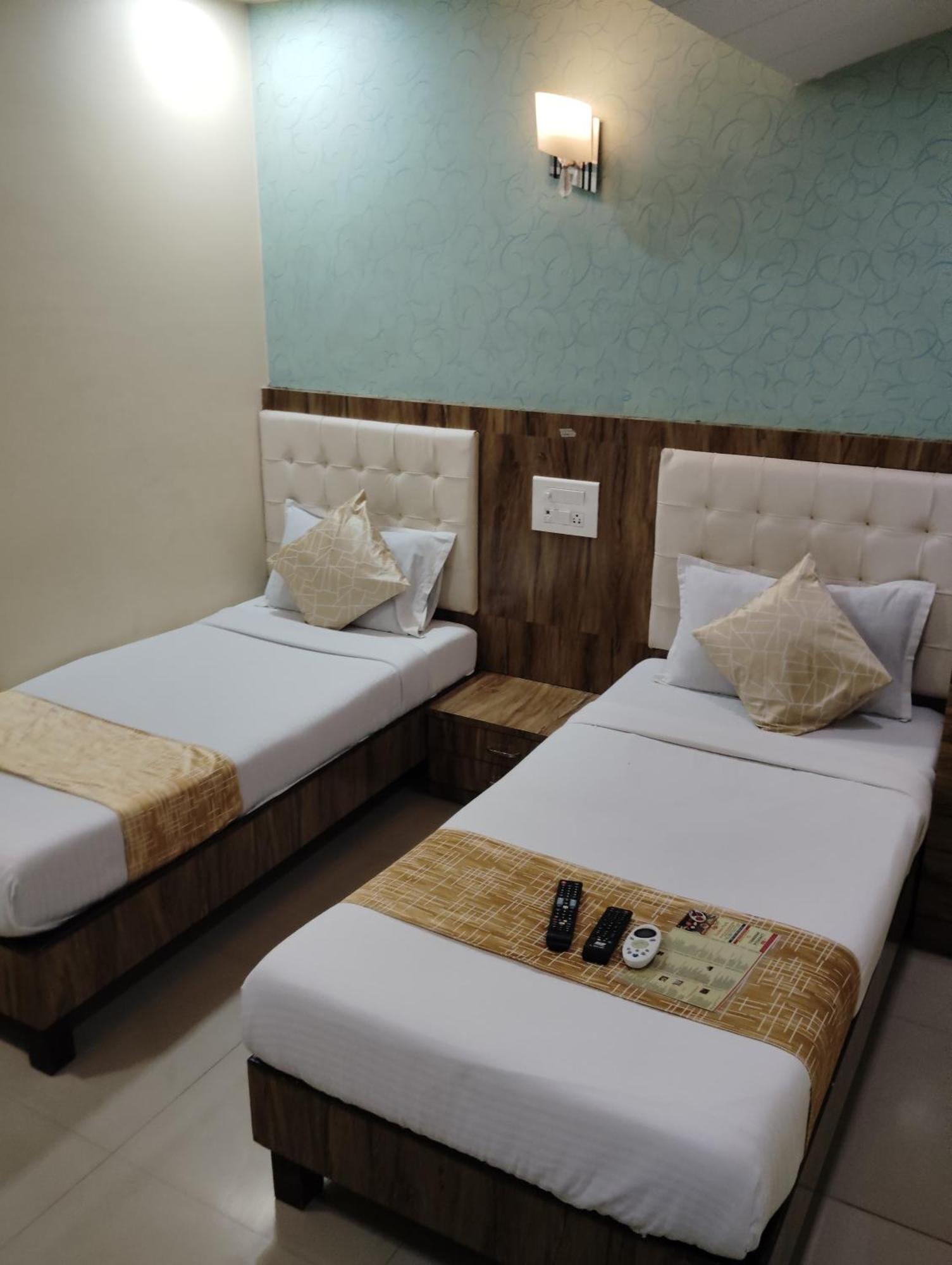 Hotel Crystal Park Near Nesco Exhibition Center Mumbai Kültér fotó