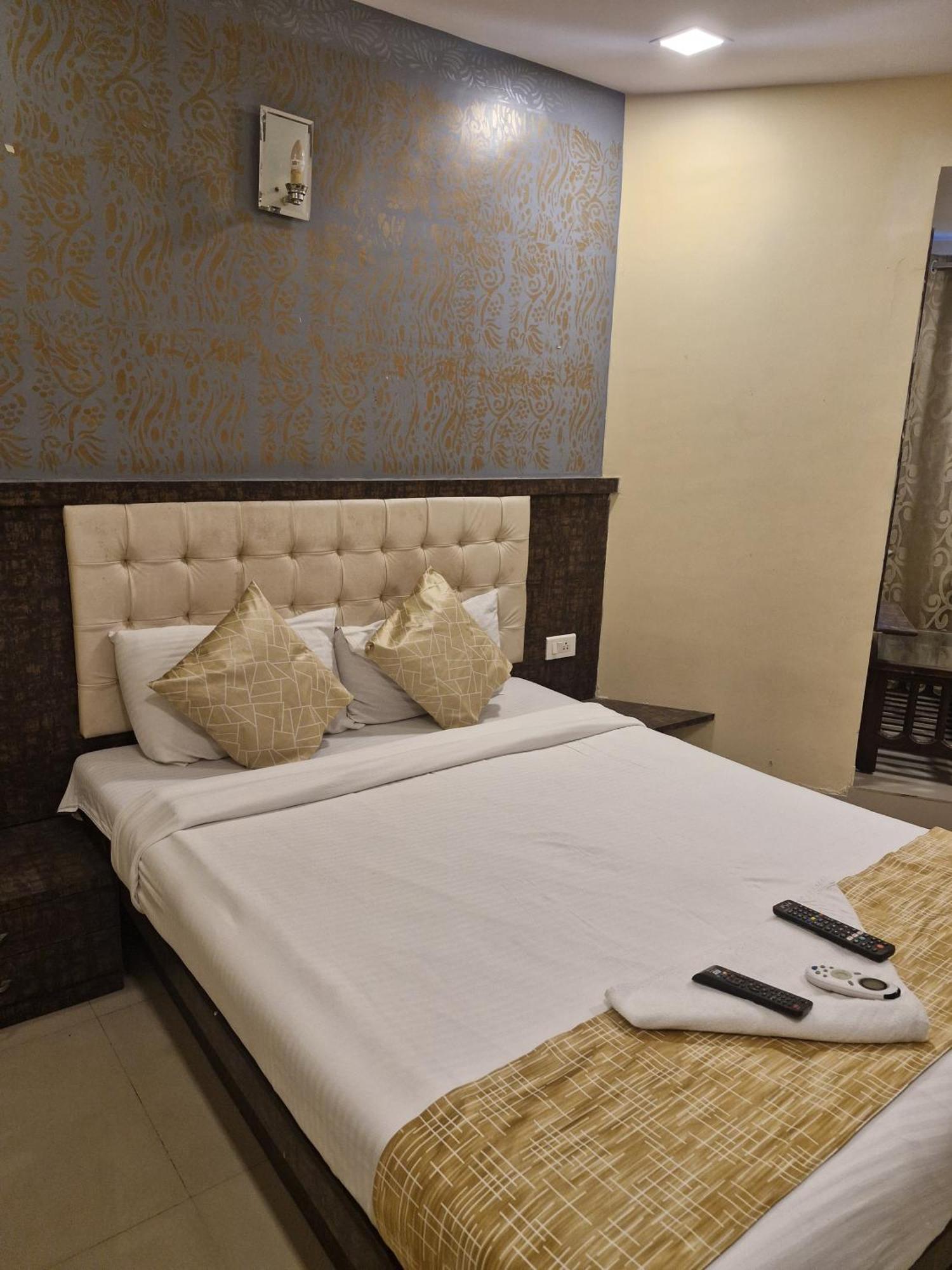 Hotel Crystal Park Near Nesco Exhibition Center Mumbai Kültér fotó