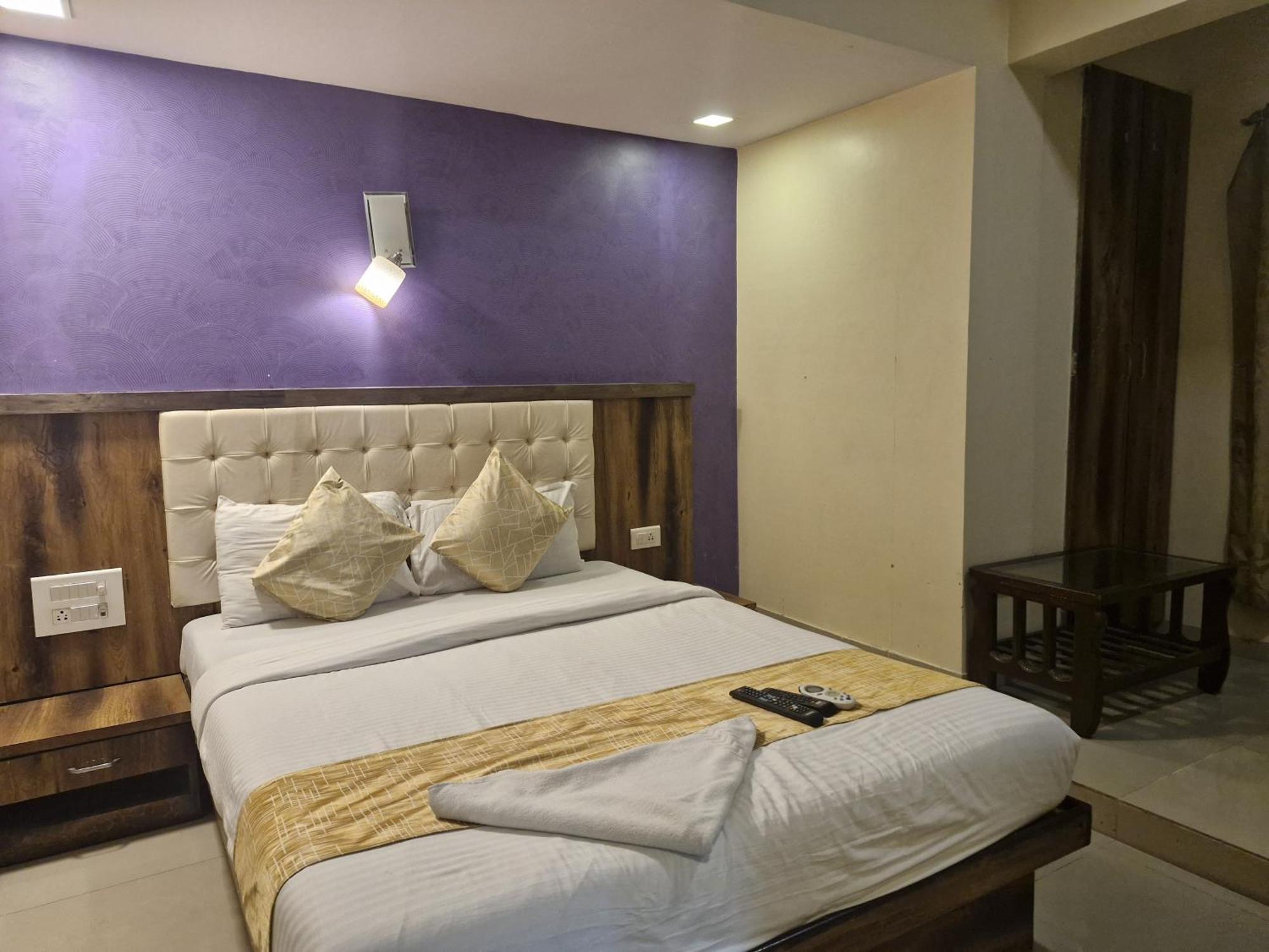 Hotel Crystal Park Near Nesco Exhibition Center Mumbai Kültér fotó