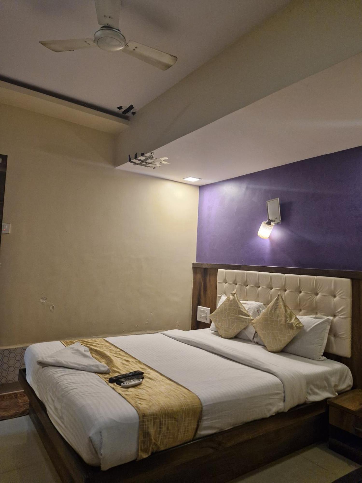 Hotel Crystal Park Near Nesco Exhibition Center Mumbai Kültér fotó
