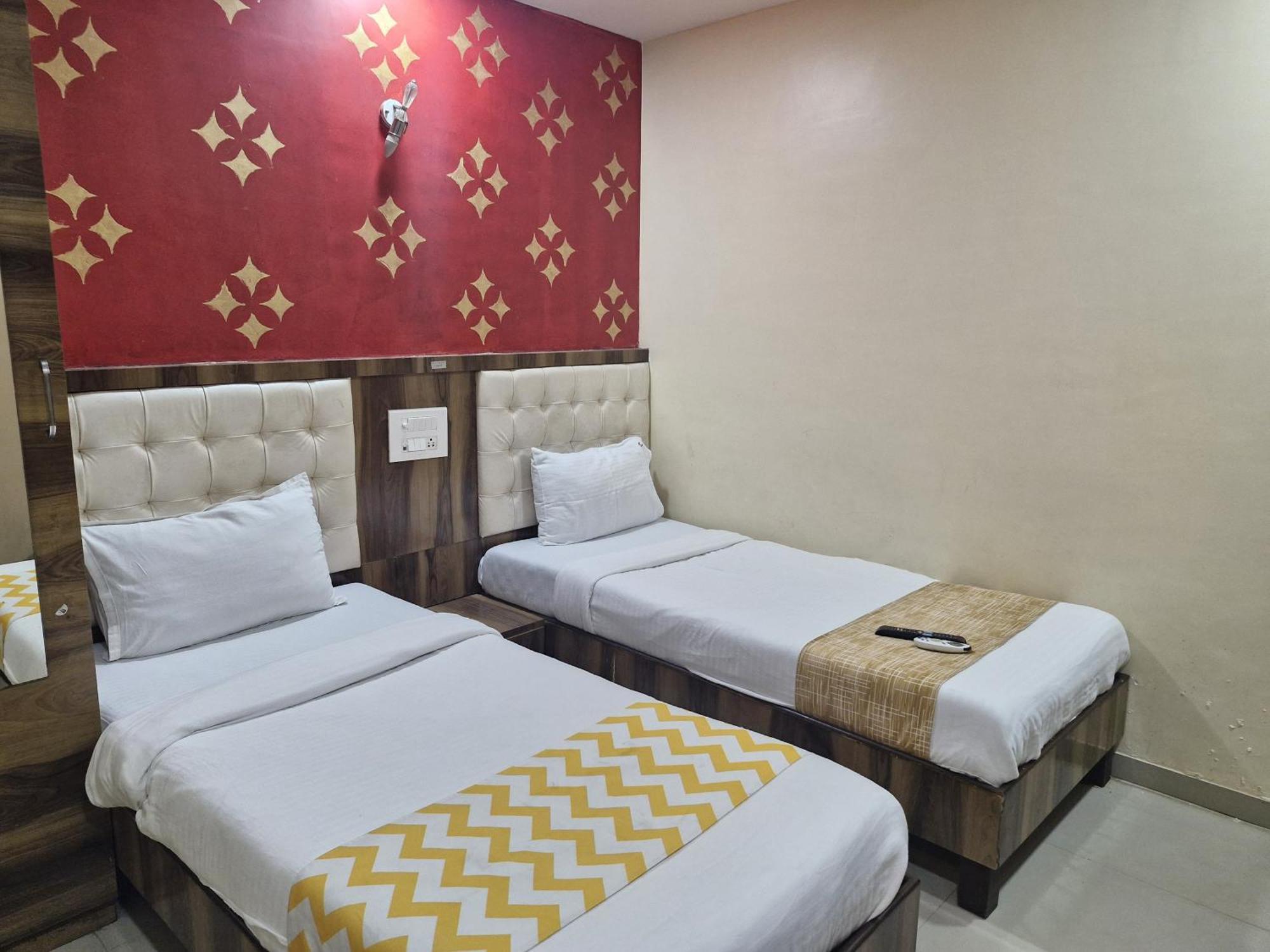 Hotel Crystal Park Near Nesco Exhibition Center Mumbai Kültér fotó