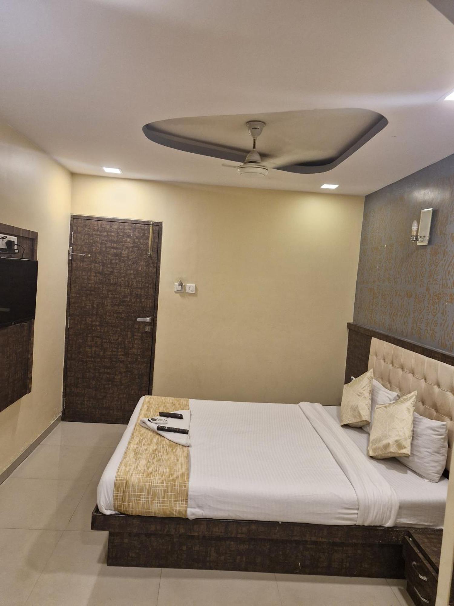 Hotel Crystal Park Near Nesco Exhibition Center Mumbai Kültér fotó