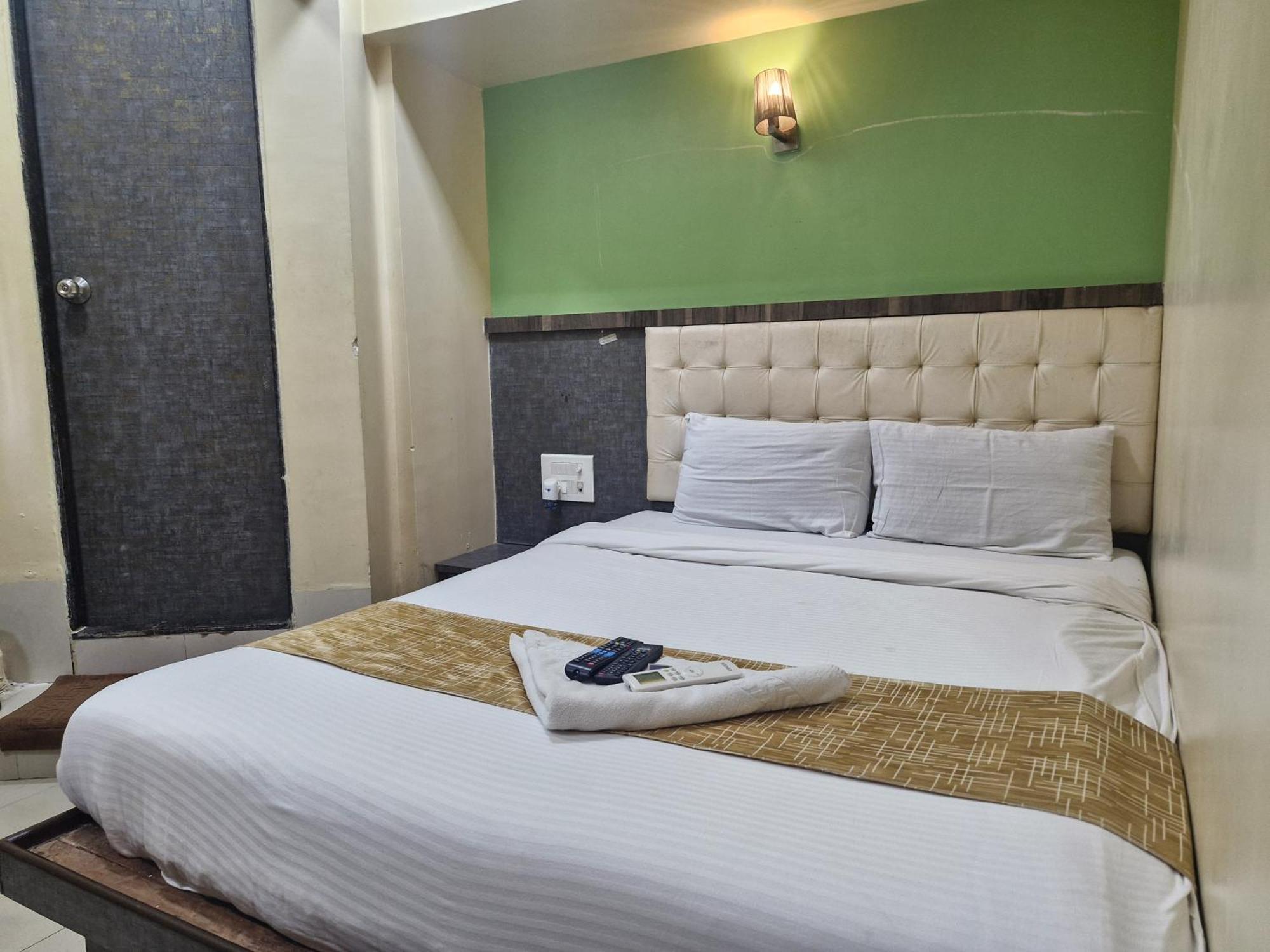 Hotel Crystal Park Near Nesco Exhibition Center Mumbai Kültér fotó