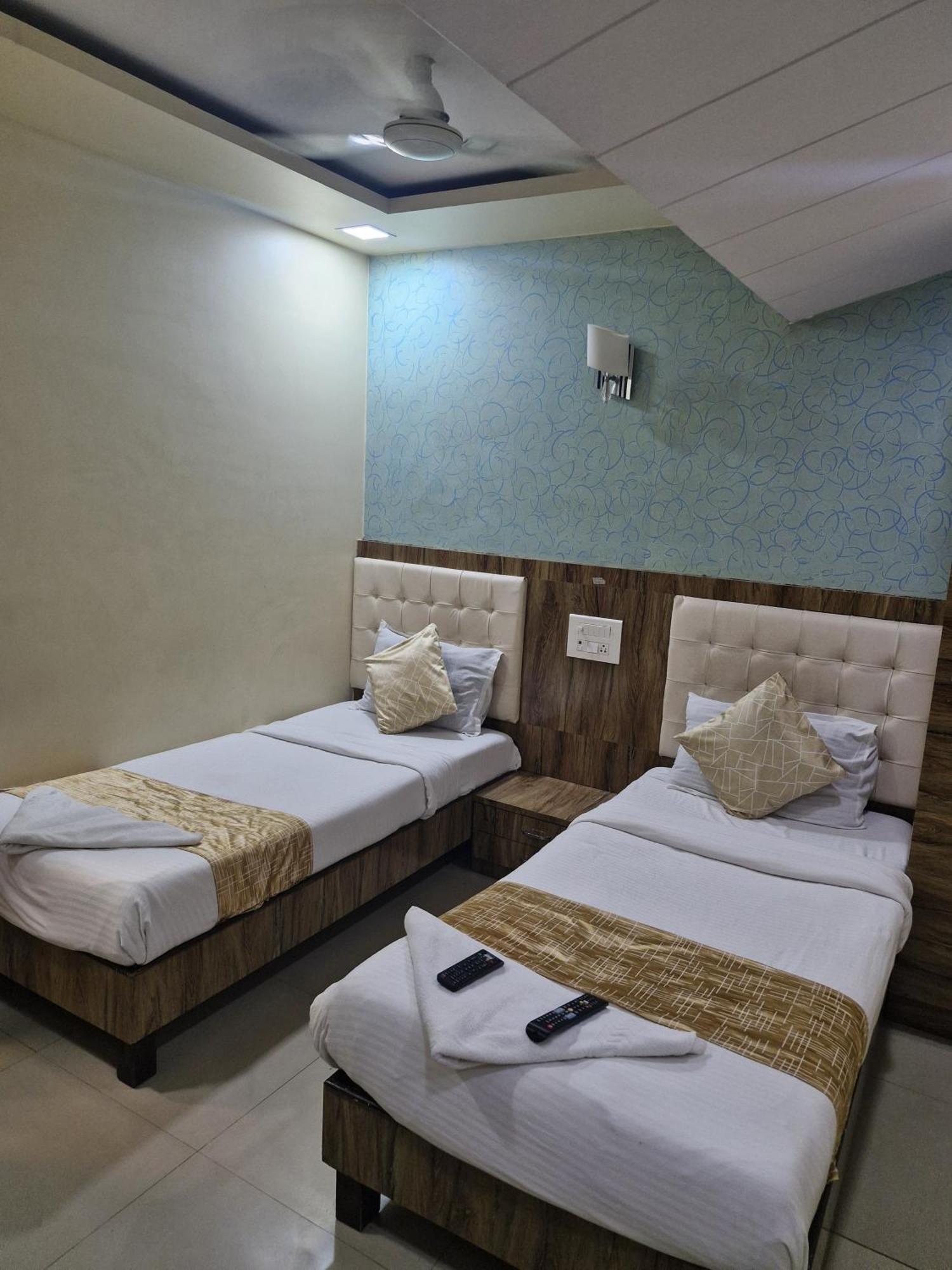 Hotel Crystal Park Near Nesco Exhibition Center Mumbai Kültér fotó