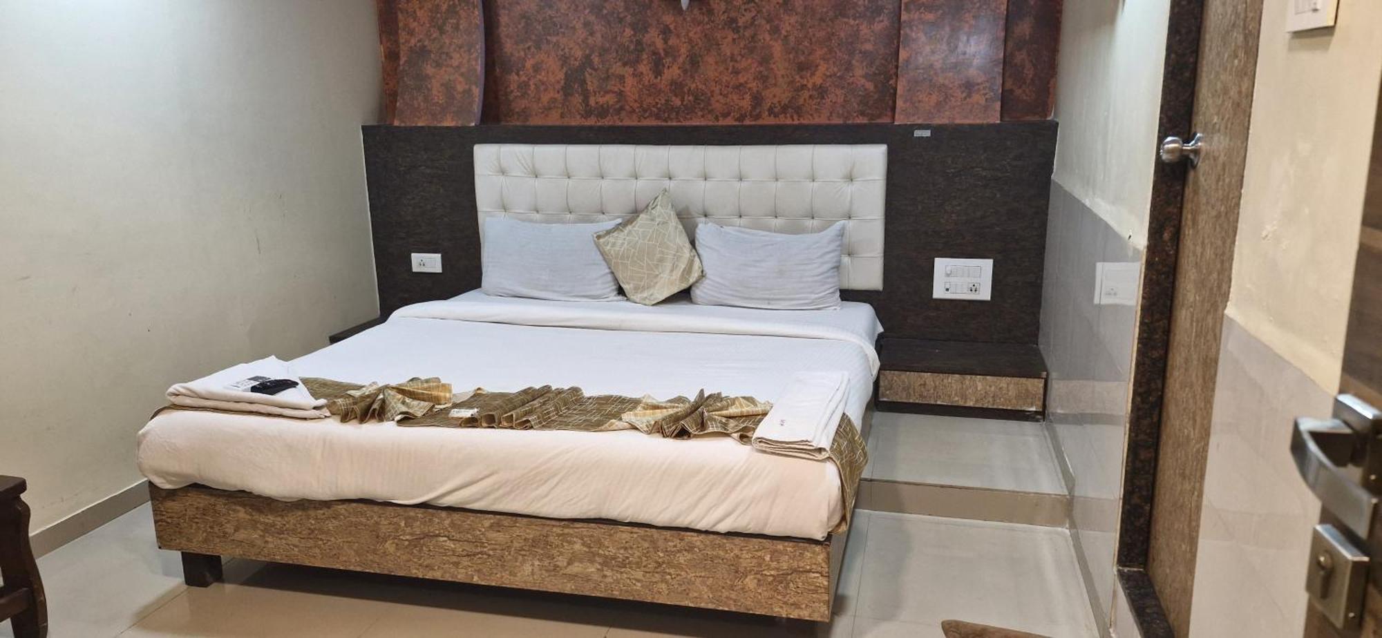 Hotel Crystal Park Near Nesco Exhibition Center Mumbai Kültér fotó