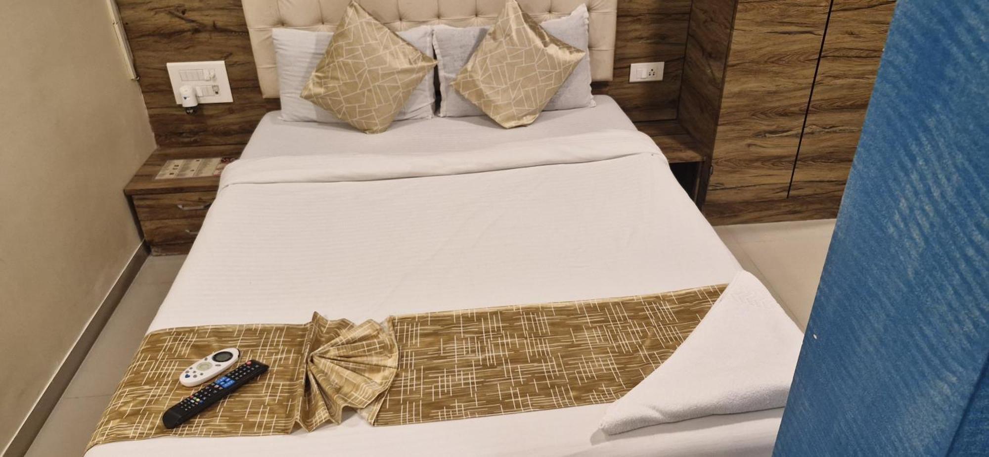 Hotel Crystal Park Near Nesco Exhibition Center Mumbai Kültér fotó