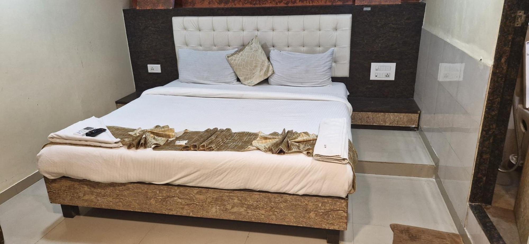 Hotel Crystal Park Near Nesco Exhibition Center Mumbai Kültér fotó